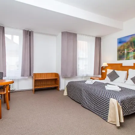 Lh Medinek Old Town מלון 3*