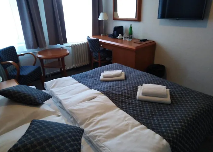 מלון Lh Medinek Old Town 3*