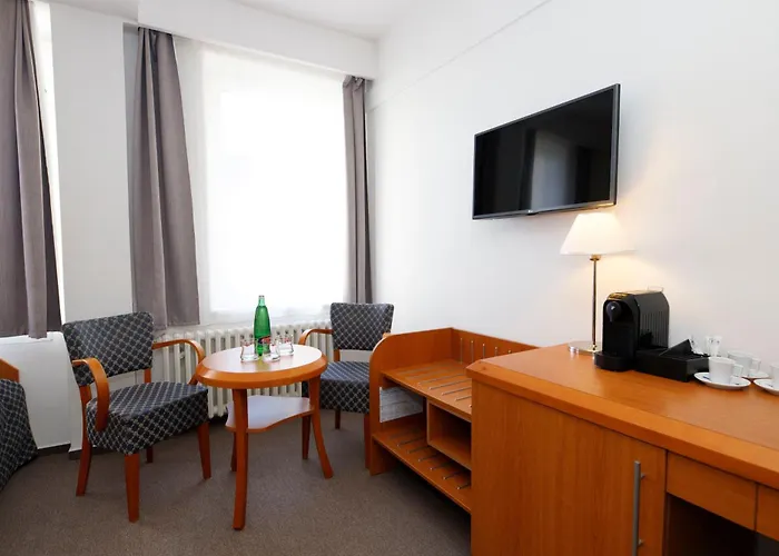 מלון Lh Medinek Old Town קונטה הורה