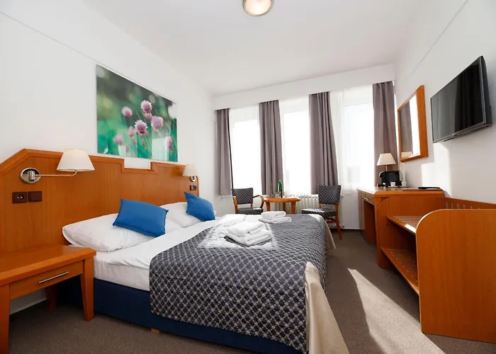 מלון Lh Medinek Old Town 3*