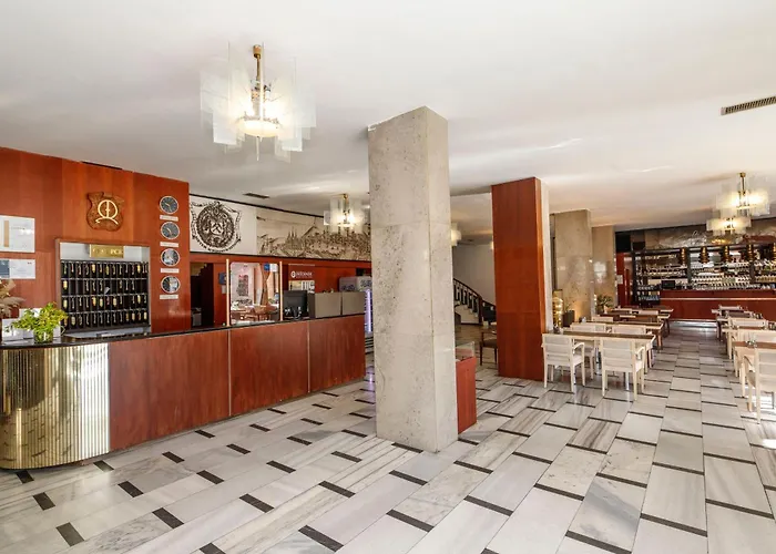 מלון Lh Medinek Old Town קונטה הורה