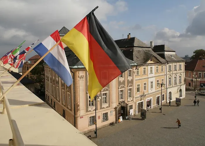 מלון Lh Medinek Old Town קונטה הורה