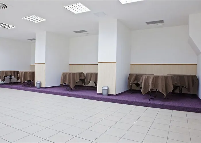 מלון Lh Medinek Old Town 3*