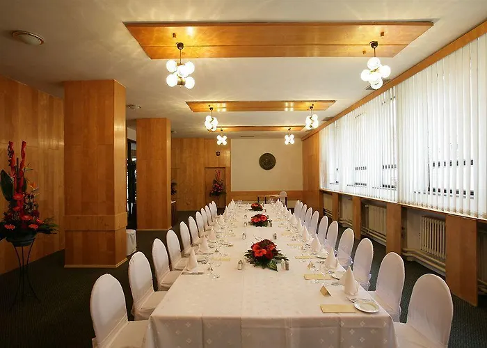 מלון Lh Medinek Old Town קונטה הורה