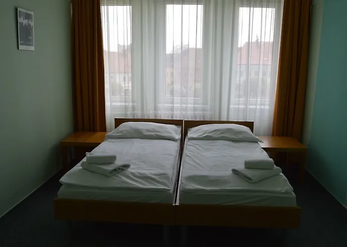 מלון Lh Medinek Old Town 3*