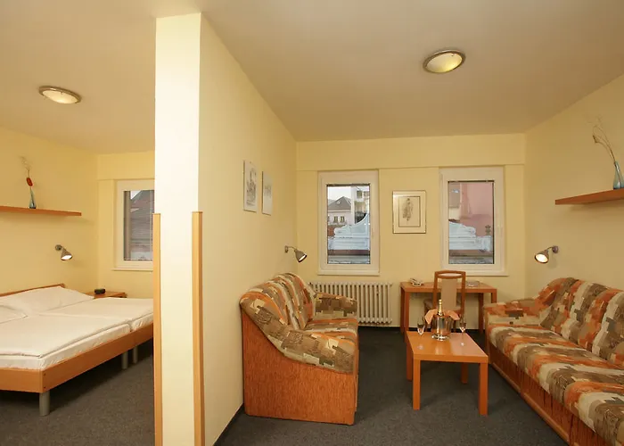 מלון Lh Medinek Old Town