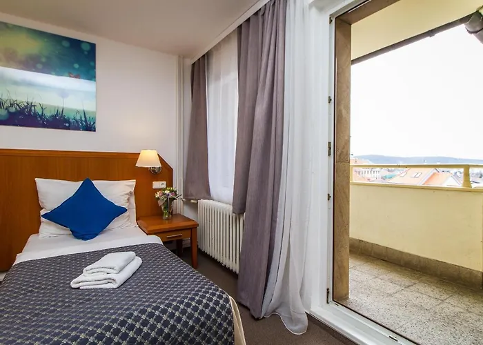 Lh Hotel Medinek Old Town