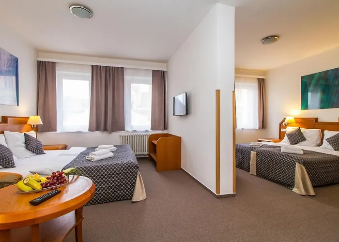 Lh Medinek Old Town 3* קונטה הורה